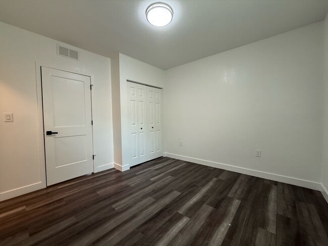 Building Photo - 823 Madison St