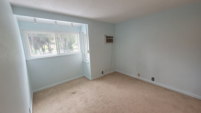 Building Photo - Spacious 5 Bedroom 3 Bath Duplex House w/ 2 car Garage and Gated Driveway in Mililani