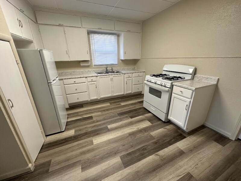 Building Photo - 921 Main St