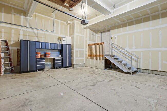 Building Photo - Spacious 5-Bedroom Home Backing to Open Space with Mountain Views