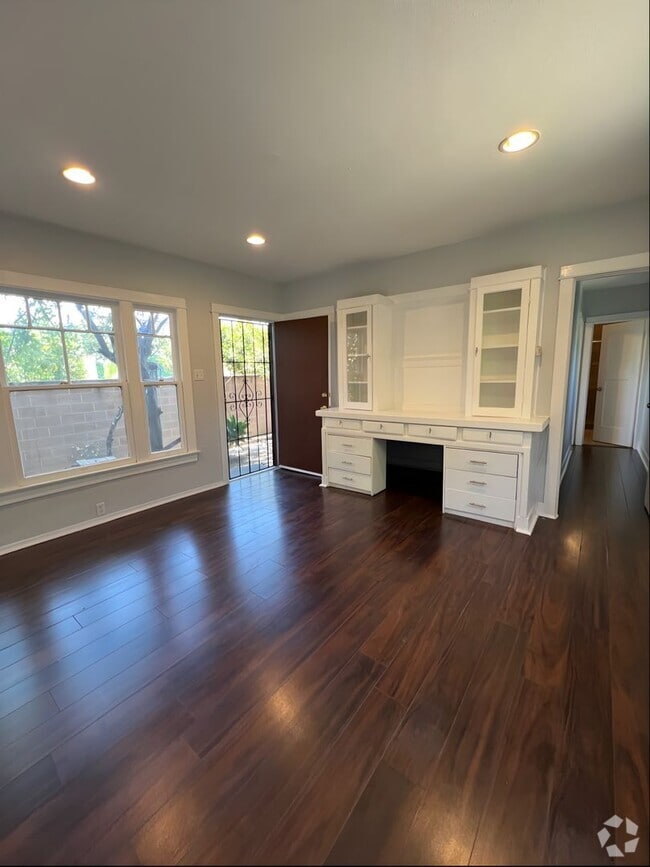 Building Photo - BeautiRemodeled Studio Type Apartment - Co...