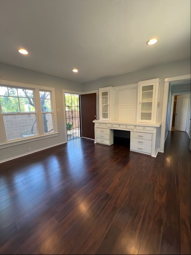 Building Photo - BeautiRemodeled Studio Type Apartment - Co...