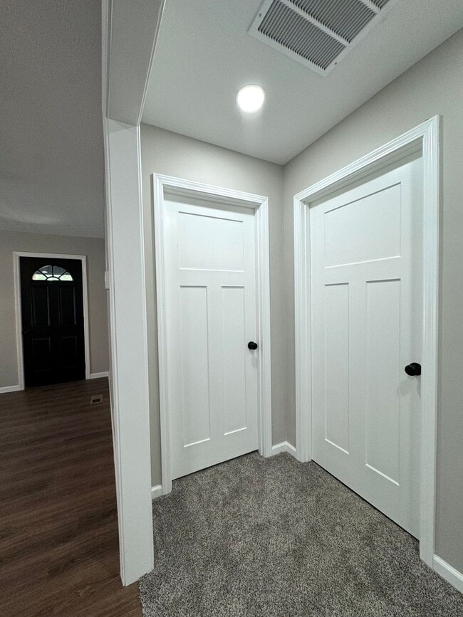 Building Photo - Charming & Fully Remodeled 2-Bed Gem – Your Perfect Home Awaits!