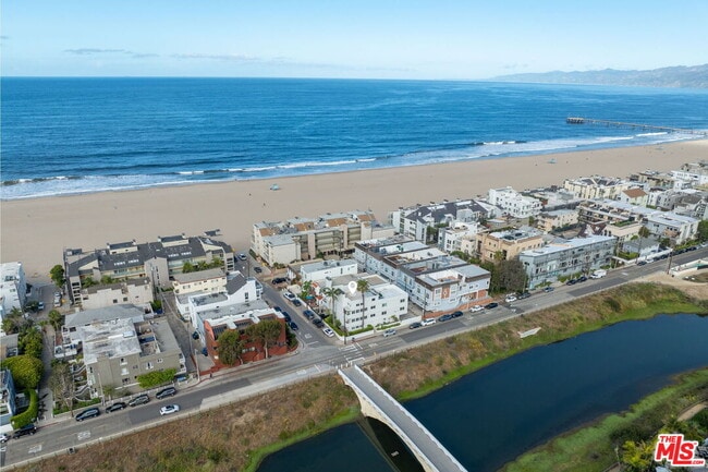 Building Photo - 29 Lighthouse St