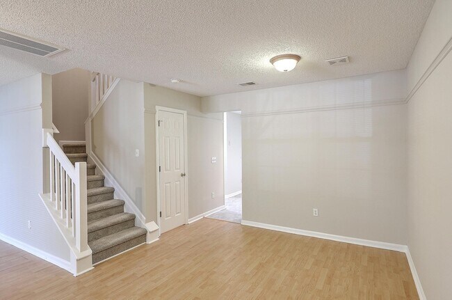 Building Photo - 8074 Shadow Oak Dr