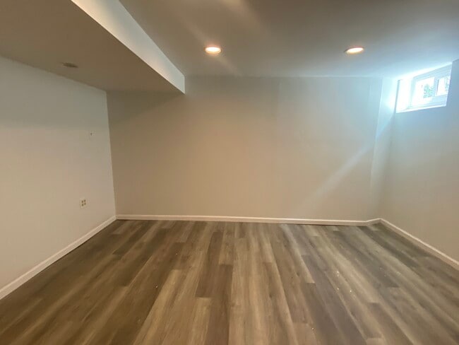 Building Photo - 426 Berteau Ave