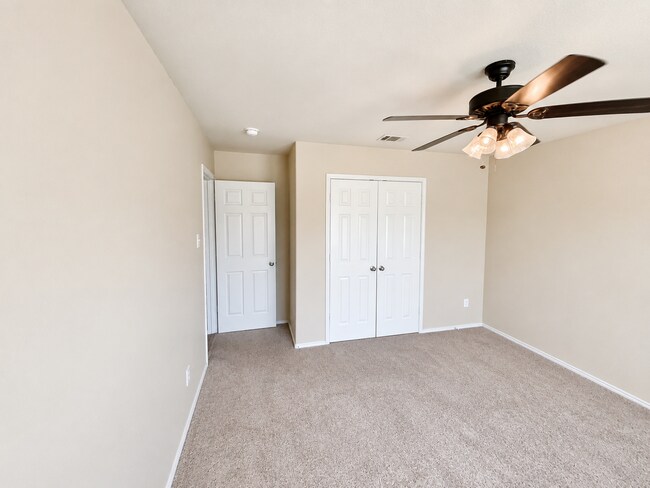Building Photo - Open Floorplan and Amazing Resort Style Community!