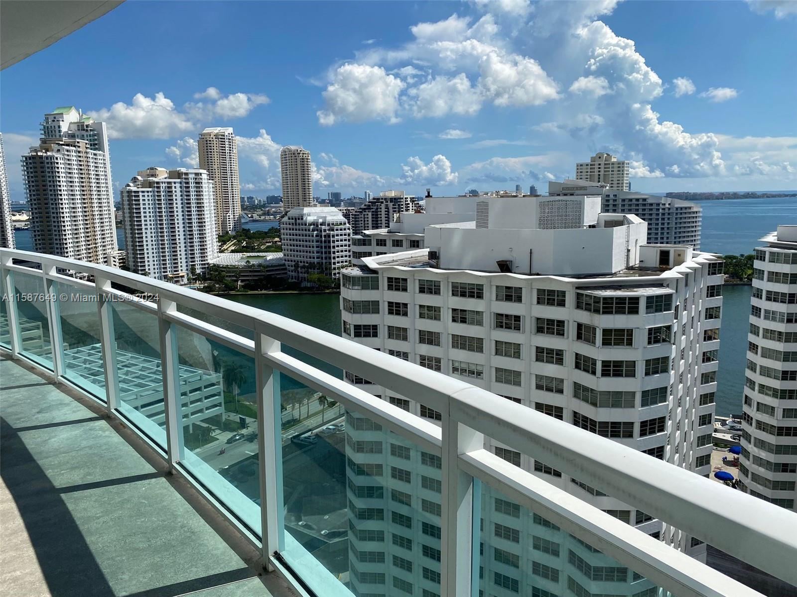 Building Photo - 950 Brickell Bay Dr