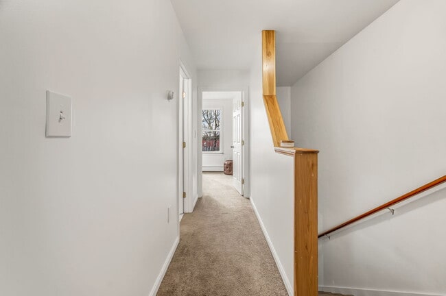 Building Photo - 114 Cove Rd