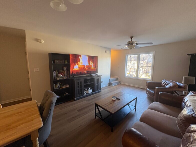 Building Photo - 1810 Broadway St