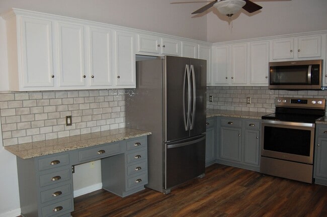 Building Photo - 3 Bedroom Home in Forest