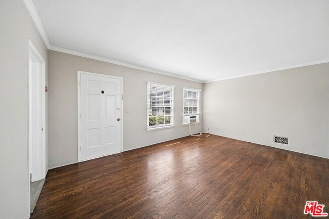 Building Photo - 1402 N Mansfield Ave