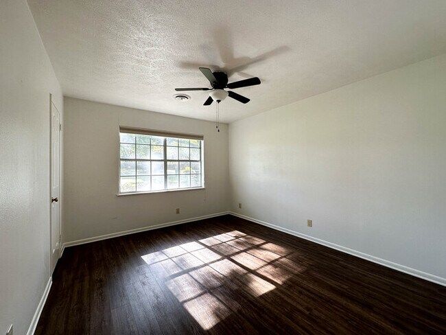 Building Photo - 408 Mimosa Dr