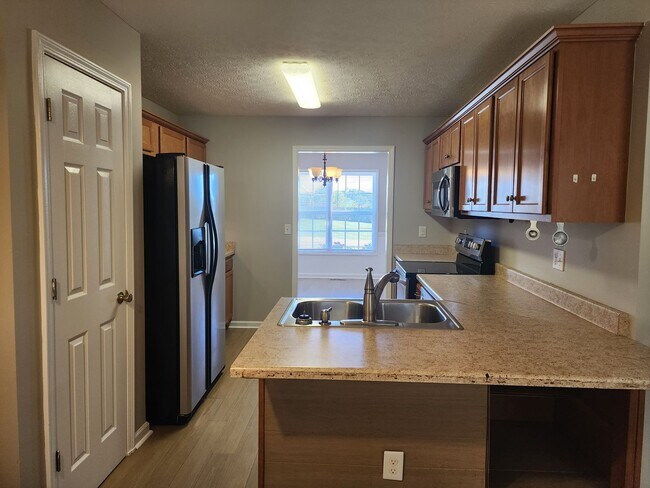 Building Photo - 4 Bedroom 3 Full Bath + Bonus Room