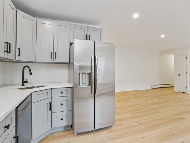 Building Photo - 678 Atlantic St