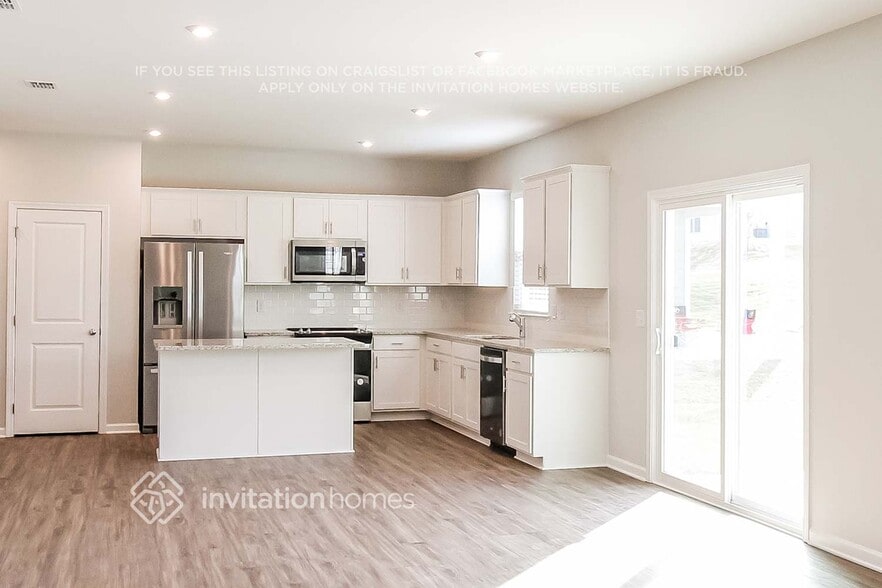 Building Photo - 2118 Blackbird Cir