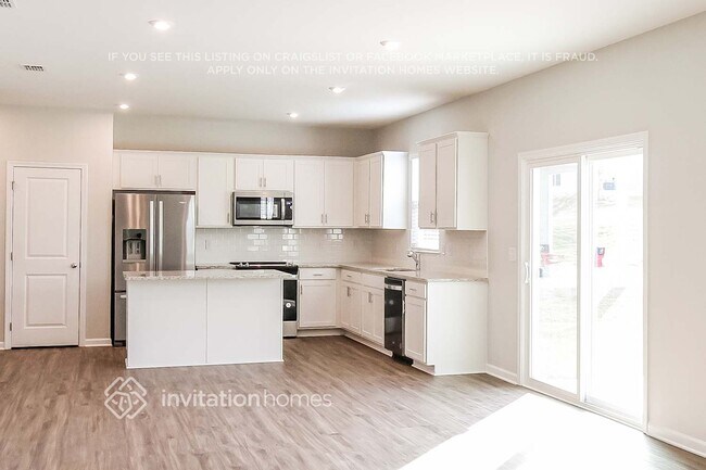 Building Photo - 820 Pebble Blvd