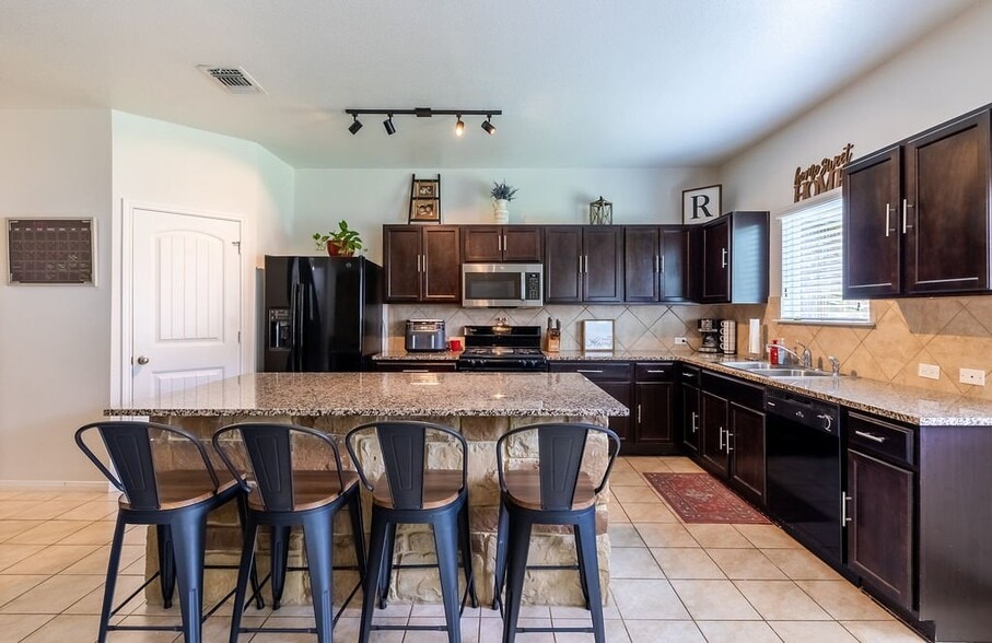 Building Photo - 290 Northern Flicker St