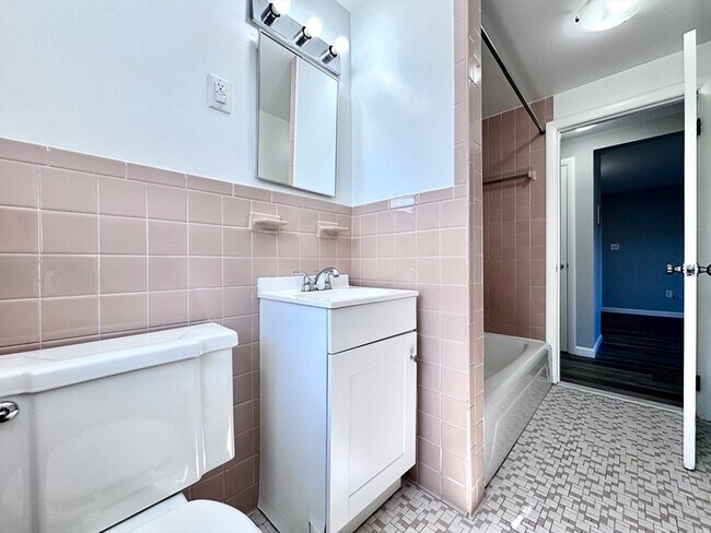 Building Photo - 17 Old Colony Ln