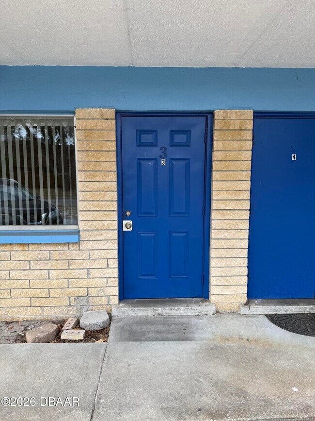 Building Photo - 1850 S Park Ave