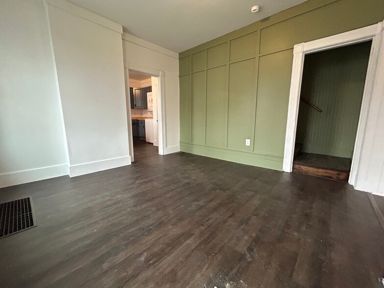 Dining room - 1668 Memorial Ave