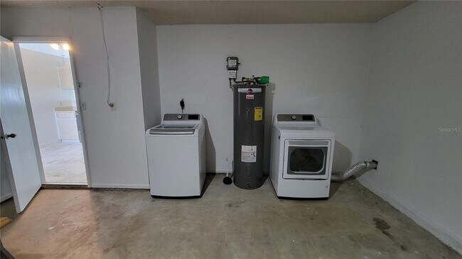 Building Photo - 3048 Bonkirk Dr