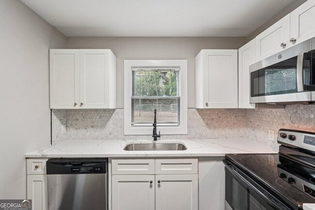 Building Photo - 172 Meador Way SE
