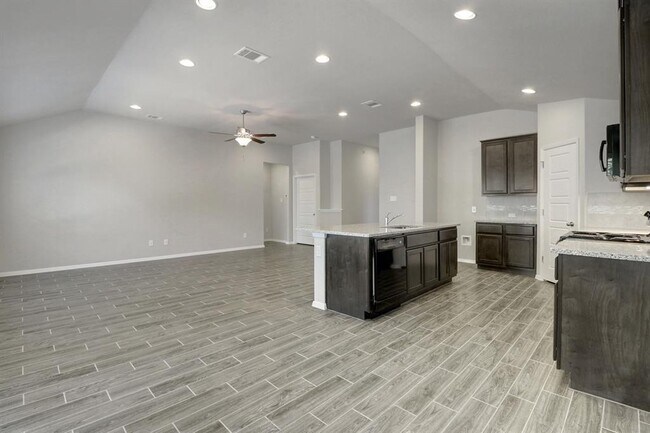 Building Photo - 21302 Pioneer Cove