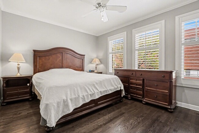 Building Photo - 331 E Cullerton St