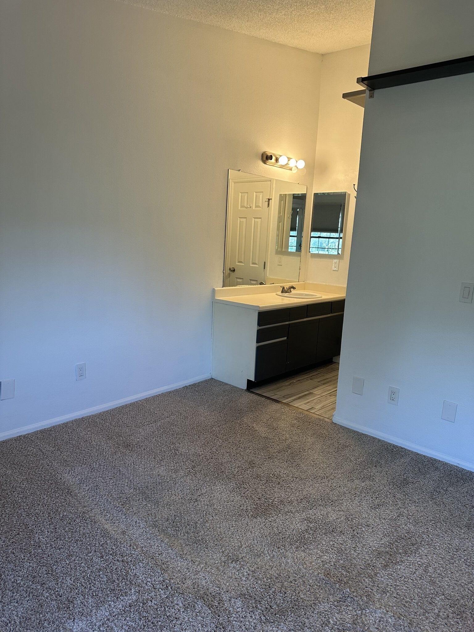 Building Photo - 336 S Memphis Way