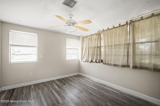 Building Photo - 1137 Delmar Terrace