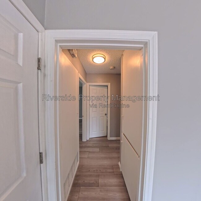 Building Photo - 5025 Pearblossom Dr