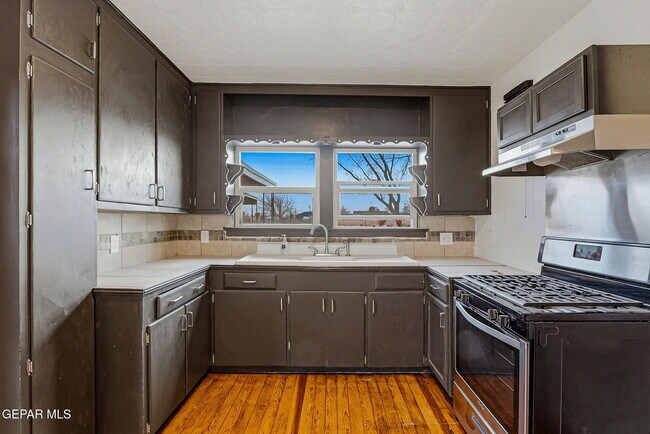 Building Photo - 7921 Lirio Rd