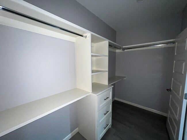 Building Photo - 1862 Castillo St