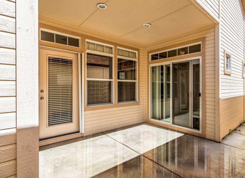 Patio, doors open to living room and master bedroom - 6110 North Point Bar Ln