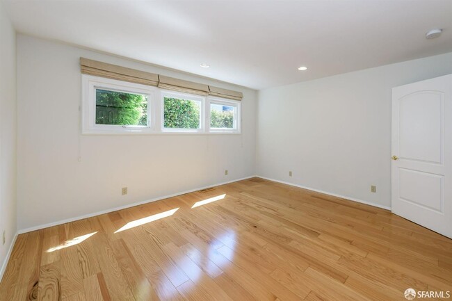 Building Photo - 130 Granville Way