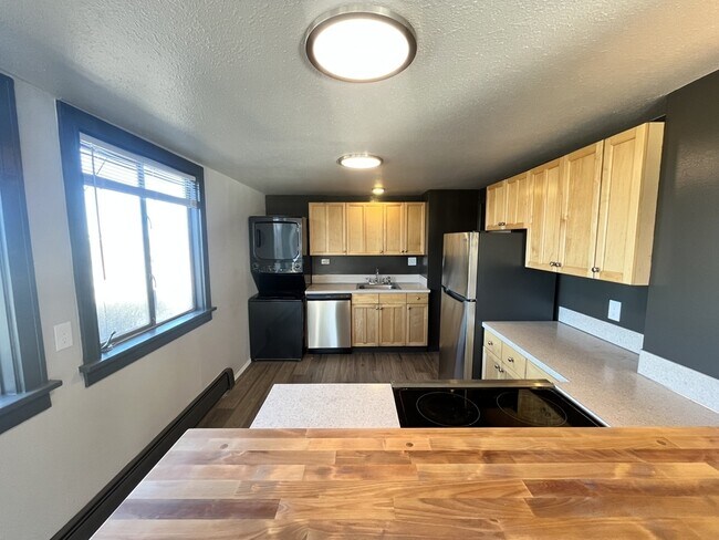 Building Photo - 16 N Broadway St