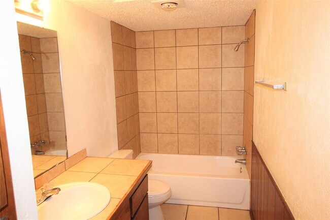 Building Photo - 300 Chalmette Dr