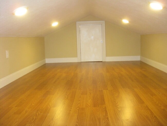 Building Photo - Lease 2 Own ...This Great South Springfiel...
