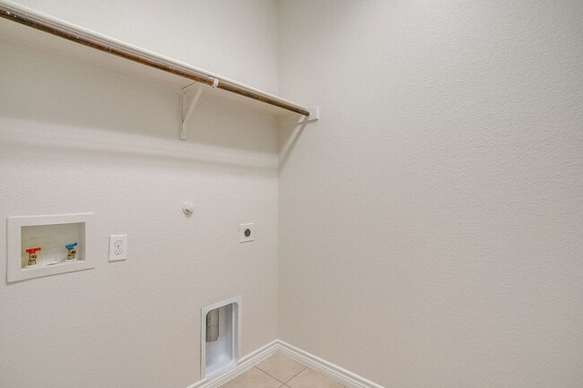 Building Photo - Immaculate 4 Bed, 2.5 Bath in Highly Desired Villas At Fossil Creek- Keller ISD- 76137