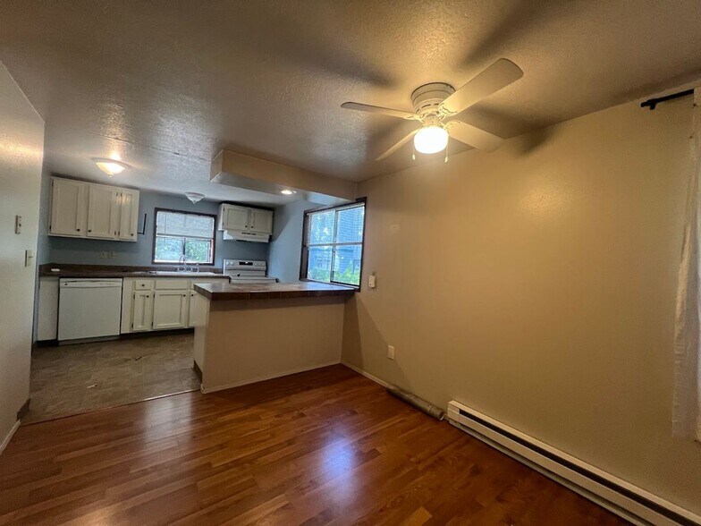 Building Photo - 4900-4902 SW Slavin Rd