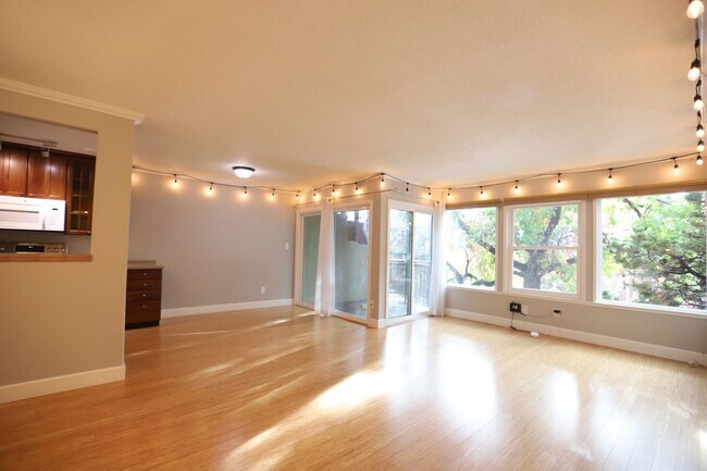 Building Photo - 22 Moss Ave