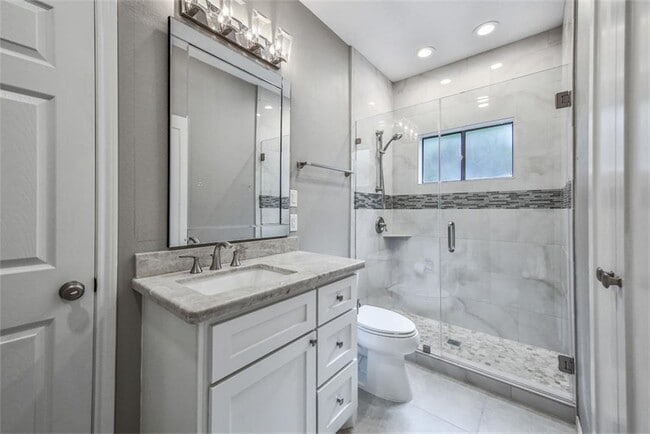 Building Photo - 10 Silent Brook Pl