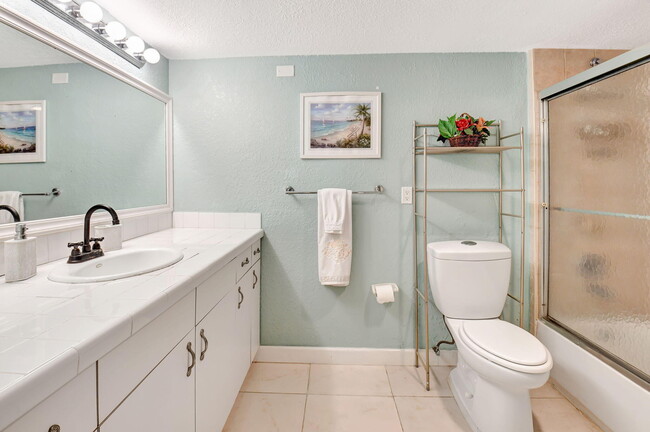 Building Photo - 5715 Fairway Park Dr