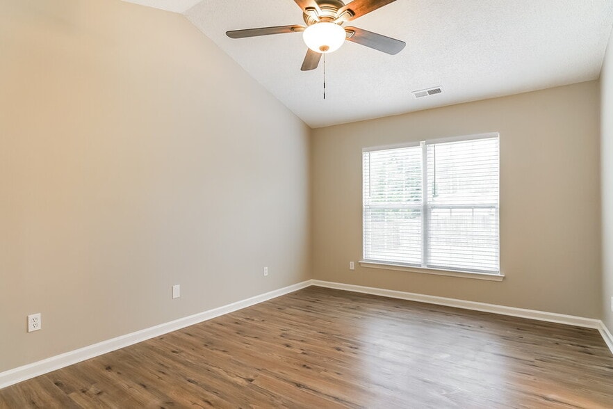 Building Photo - 5515 Scenic Brook Ln