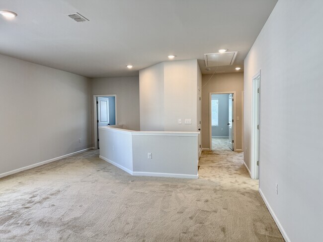 Building Photo - 2090 Ecoland Dr