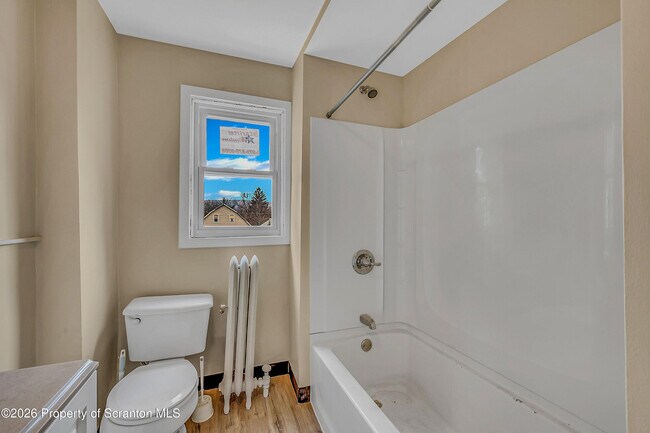 Building Photo - 1315-1319 Wyoming Ave