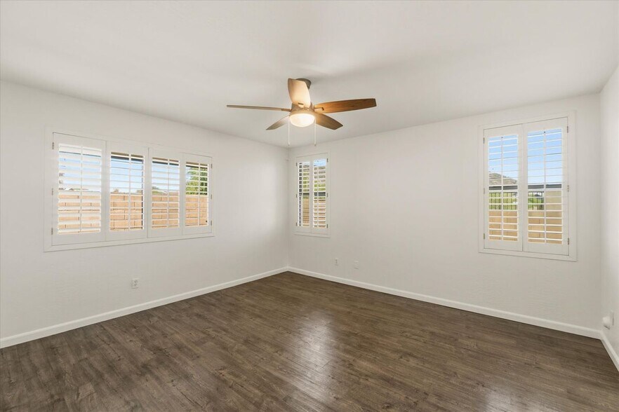 Building Photo - 2212 E Vista Bonita Dr
