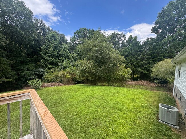 Building Photo - Beautiful 3BR Home for Rent in Toccoa, GA with Fenced Yard & 2-Car Garage