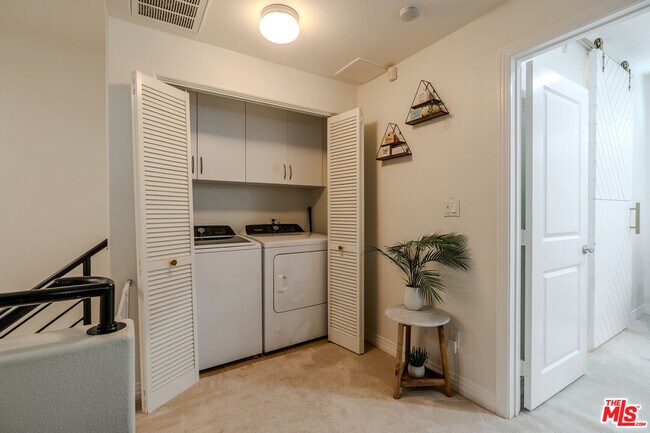 Building Photo - 7100 Playa Vista Dr